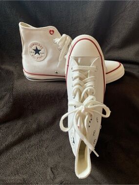CONVERSE Chuck Taylor all star Valentine’s Day white high tops in size 9 NWT